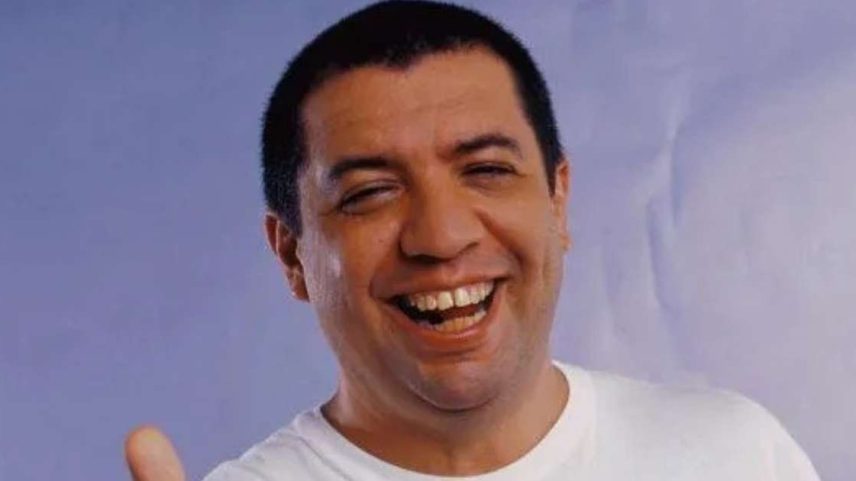 Roberto Carlos ou Tim Maia? Morto há 20 anos durante a Copa, humorista Bussunda foi detonado por famoso cantor após sátira: 'Ganhando dinheiro em cima de mim'.