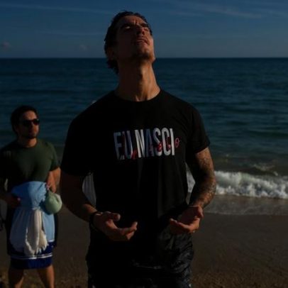 Turista português que viralizou no Brasil é batizado após aceitar Jesus