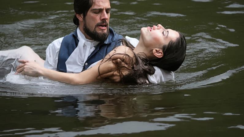Felipe fica desesperado com afogamento de Lívia na semana de 29 de junho a 4 de julho da novela 'Além do Tempo'.