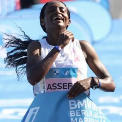 Tigst Assefa lidera elite feminina na Maratona de Berlim 2026