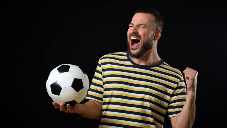 A paixão pelo esporte também pode ser vivida por meio de sons, sensações e recursos de acessibilidade que aproximam pessoas com deficiência visual dos jogos