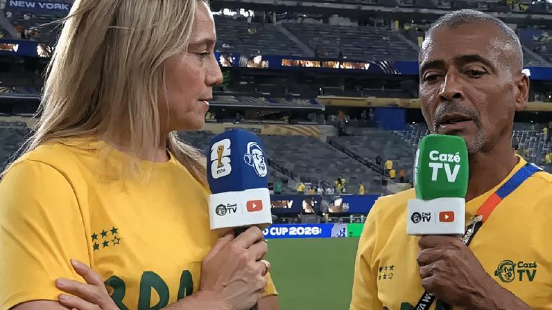 Fernanda Gentil e Romário durante transmissão do CazéTV