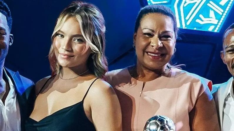 Mãe de Endrick abandona Copa 2026 e reforça rumor de nova crise com Gabriely Miranda; mulher do jogador espera 1º filho do casal.