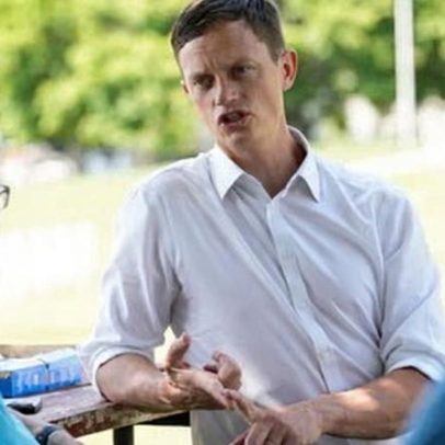 Pode um democrata pró-caça liderar onda azul em Iowa?