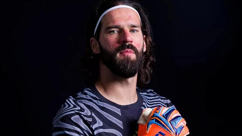 Alisson afirma ter buscado a fé após se sentir corrompido pelo esporte