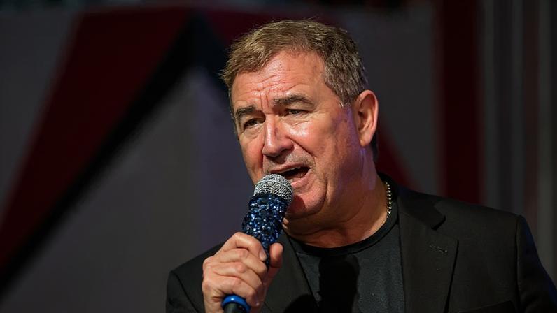 Amado Batista é condenado pela Justiça após morte trágica de criança em fazenda: cantor vai pagar pensão e indenização.