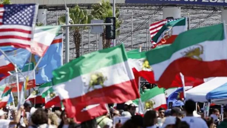 Iranianos protestam em Los Angeles antes da estreia da seleção na Copa do Mundo –