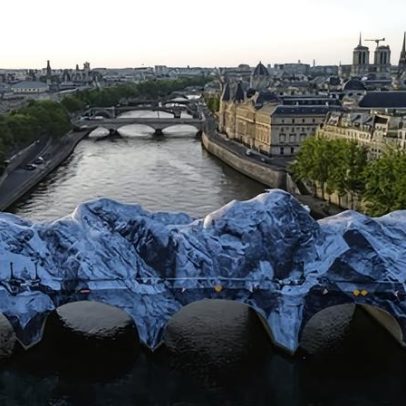 JR transforma a ponte mais antiga de Paris em uma caverna