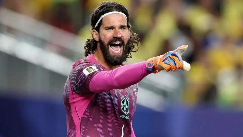 Goleiro do Brasil na Copa do Mundo, Alisson tem como prato preferido um preparo simples com frango, mas nada saudável. 'É melhor um...'.