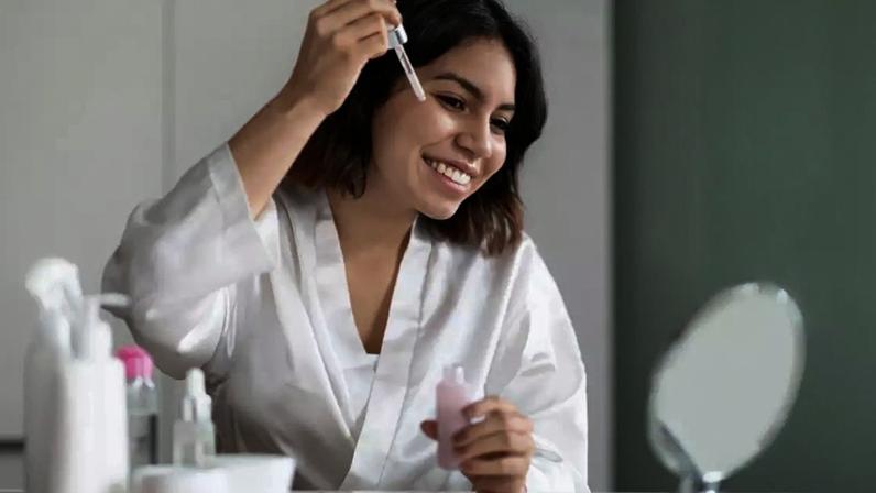 Baixa umidade do ar, banhos quentes e mudanças na rotina podem comprometer a hidratação natural da pele