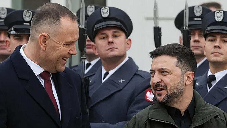 Zelensky sob pressão para encerrar disputa com Polônia sobre o nome da unidade