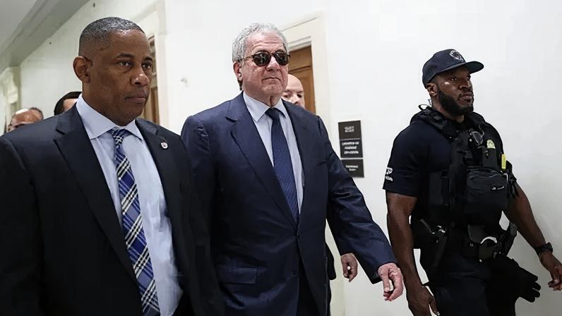 Billionário Leon Black deixa audiência sobre investigação de Epstein