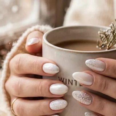 Nova manicure viral usa truque simples para esmaltação mais elegante
