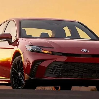 Toyota apresenta sedã totalmente novo com motor de 7 cilindros
