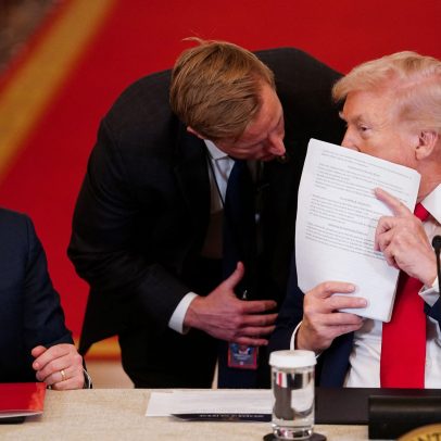 Trump cancela assinatura do projeto de moradia; afirma SAVE Act precisa passar