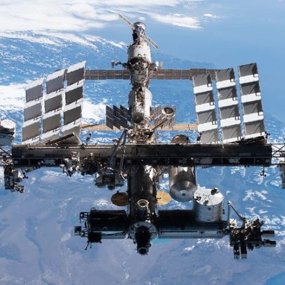 Astronautas na ISS devem abrigar-se durante reparos de vazamentos, diz NASA