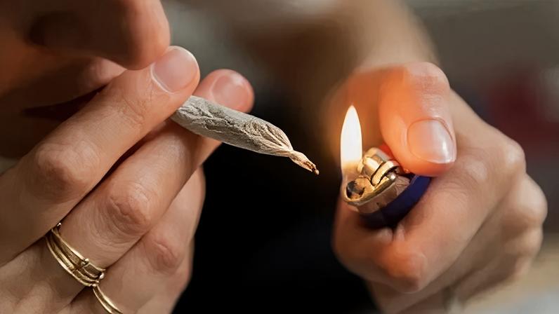 Comitê irlandês recomenda descriminalizar posse para uso próprio de drogas
