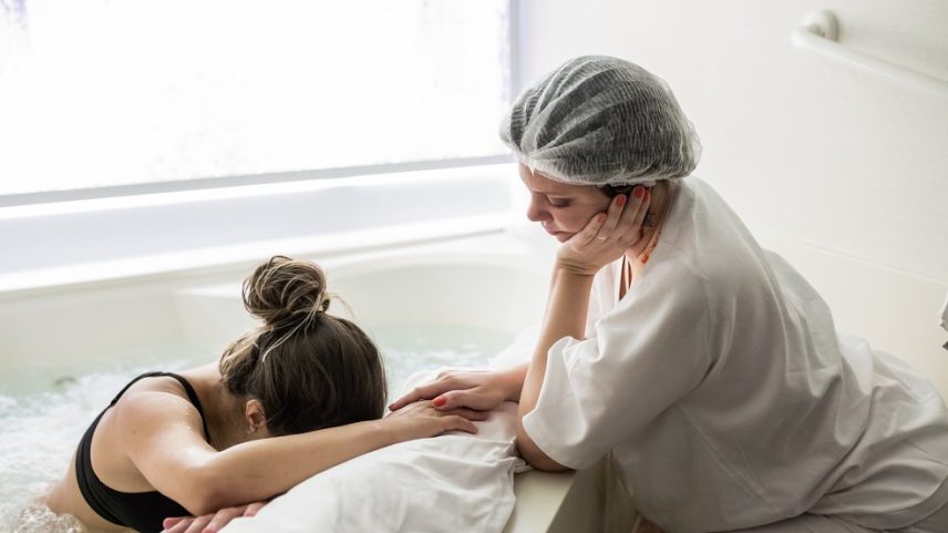 Crescimento expressivo das doulas nos últimos anos carrega muitas reflexões