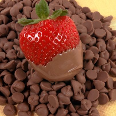 Como derreter gotas de chocolate sem queimá-las