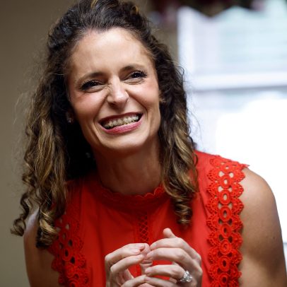 Julia Letlow apoiada por Trump vence corrida ao Senado na Louisiana
