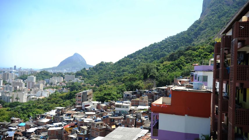 Rio de Janeiro - Oficiais da Força Nacional do Haiti passaram a tarde de hoje (30) conhecendo de perto o trabalho de uma Unidade de Polícia Pacificadora (UPP). Na Favela Dona Marta, na zona sul do Rio de Janeiro, cinco policiais visitaram a