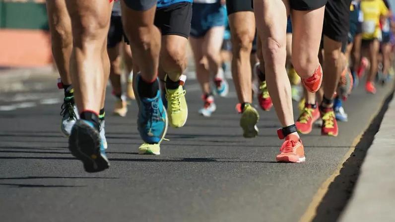 Descanso, hidratação e fortalecimento estão entre os fatores que ajudam na evolução da corrida