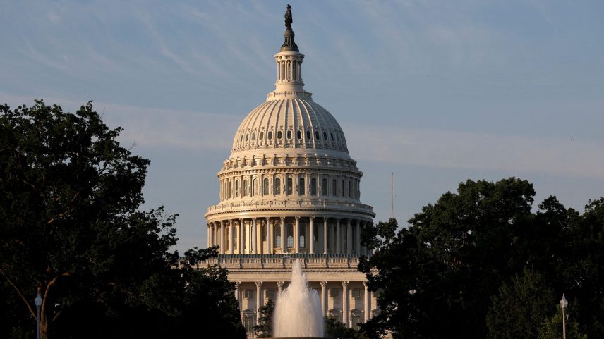 Câmara vota pela primeira vez para encerrar guerra no Irã, contra Trump