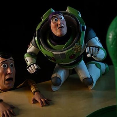 Toy Story 5 mostra o risco da dependência de tela em crianças, diz Tom Hanks