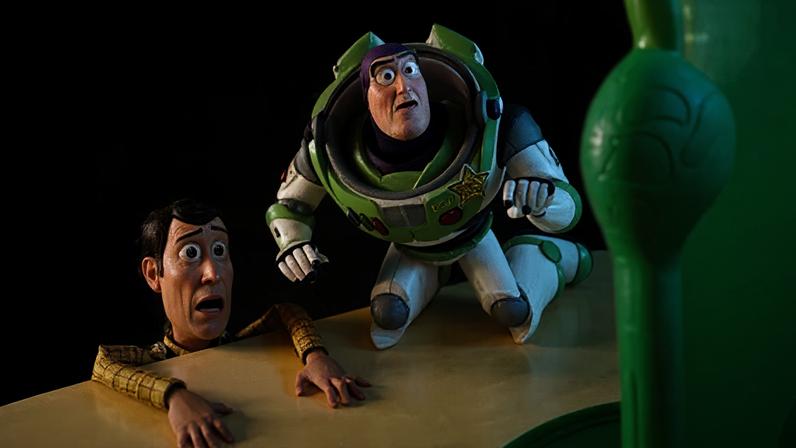 Toy Story 5 mostra o risco da dependência de tela em crianças, diz Tom Hanks