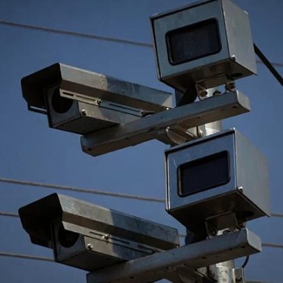 Radares de sinal vermelho multam 898 motoristas em Porto Alegre em abril