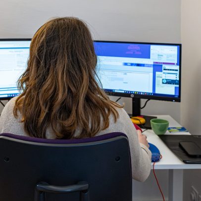 Mais Zooms, menos contato presencial: o trabalho remoto aumenta a solidão?