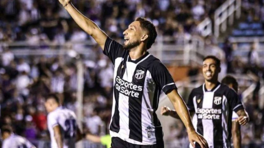 Melk comemora seu gol na vitória do Ceará sobre o Avaí, no Presidente Vargas –