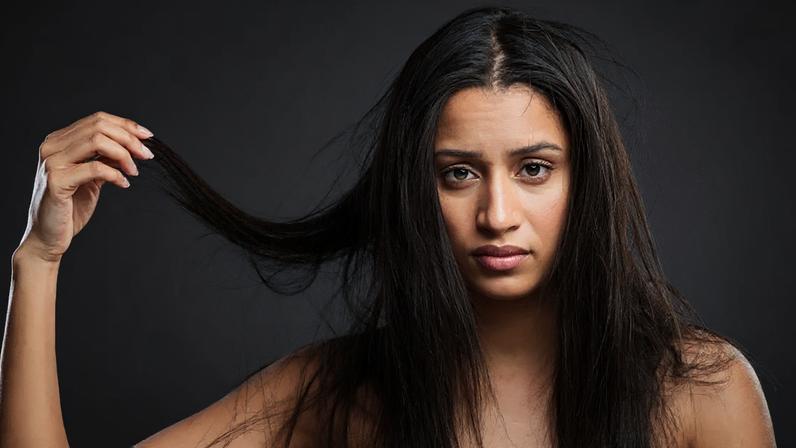 Frizz no frio: dermatologista dá dicas para proteger os fios no inverno