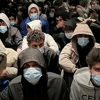 Migrantes ilegais rumo ao Reino Unido são sequestrados na Líbia