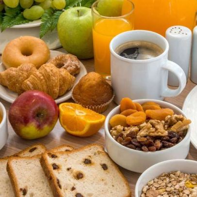 Dois cafés da manhã a evitar em dias de chuva para reduzir o cansaço matinal