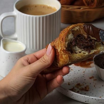 Comer chocolate no café da manhã ajuda a evitar picos de açúcar no sangue