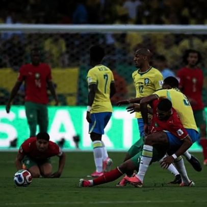 Fabinho sofre sangramento no nariz e recebe atendimento em Brasil x Marrocos