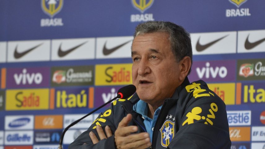 Equipe técnica dá coletiva no centro de mídia na Granja Comary. Na foto, o coordenador técnico, Carlos Alberto Parreira (Tomaz Silva/Agência Brasil)