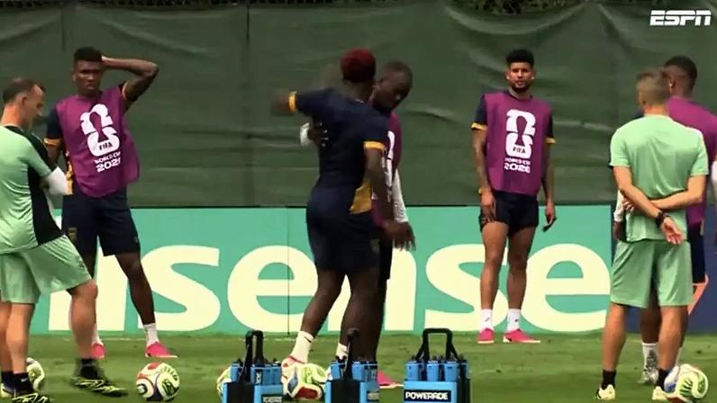 Jogadores do Panamá discutem durante treino