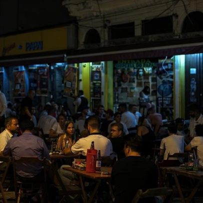 Bares e restaurantes devem ter lucro recorde de R$ 2,42 bilhões na Copa, diz CNC