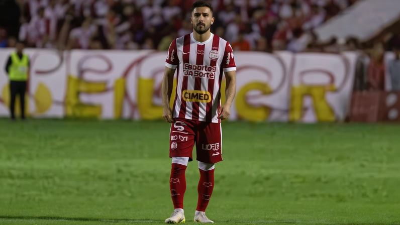 Vitinho tem retrospecto positivo contra o Fortaleza.