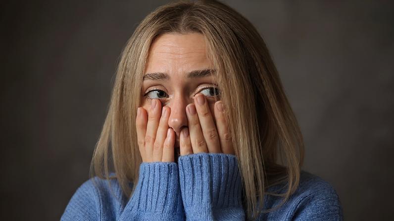Ficar vermelho em situações de constrangimento é uma reação natural do corpo; saiba por que o rubor acontece e como aliviá