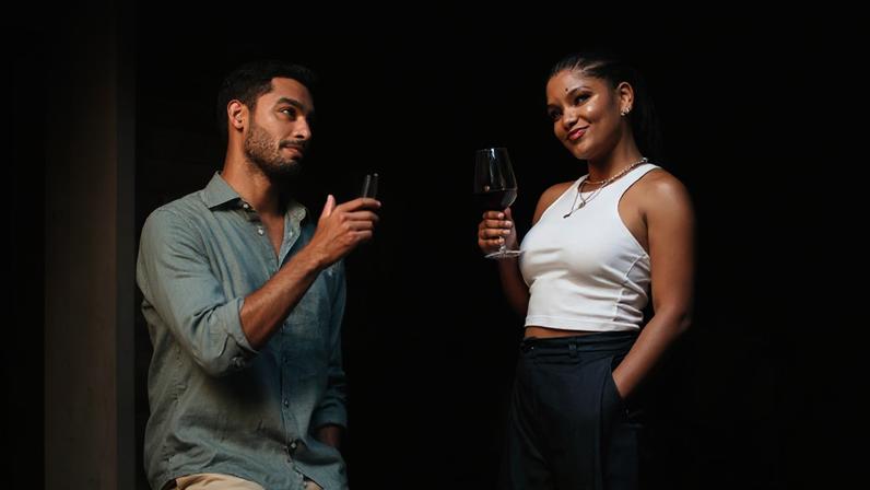 Regé-Jean Page e Halle Bailey estrelam 'Eu & Você na Toscana', comédia romântica em cartaz nos cinemas brasileiros