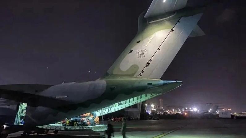 Primeira equipe do Governo do Brasil destinada a apoiar a Venezuela após os terremotos já chegou ao país em aeronave KC-390 Millennium da FAB (FAB/Divulgação/Divulgação)