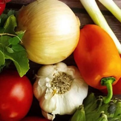 Como armazenar alho, cebola e batata para evitar desperdícios