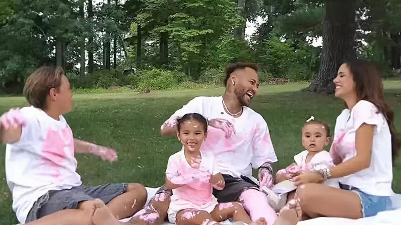 Neymar e Bruna Biancardi com Davi Lucca, Mavie e Mel