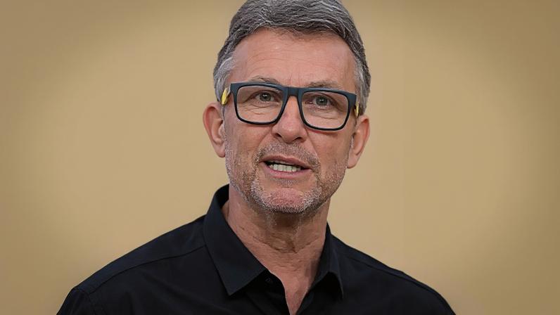 Reprodução - Legenda: Craque Neto questionou a escalação de Ancelotti e defendeu mais espaço para os jovens da Seleção Brasileira / Jogada10