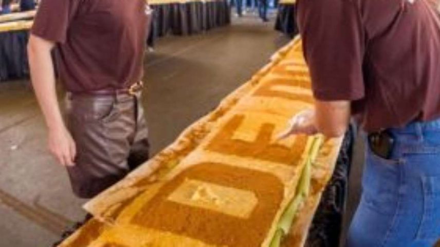 Maior bolo de milho do Brasil.