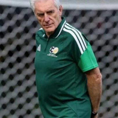 Técnico sul-africano critica estádio em Atlanta: Não é de futebol