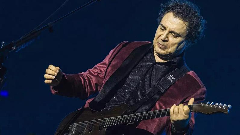 Frejat durante show do Barão Vermelho Encontro em São Paulo